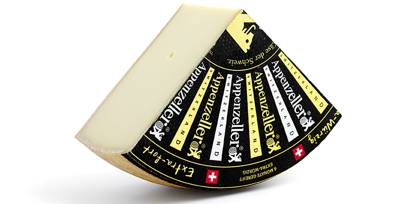 El queso suizo Appenzeller se elabora de la manera tradicional