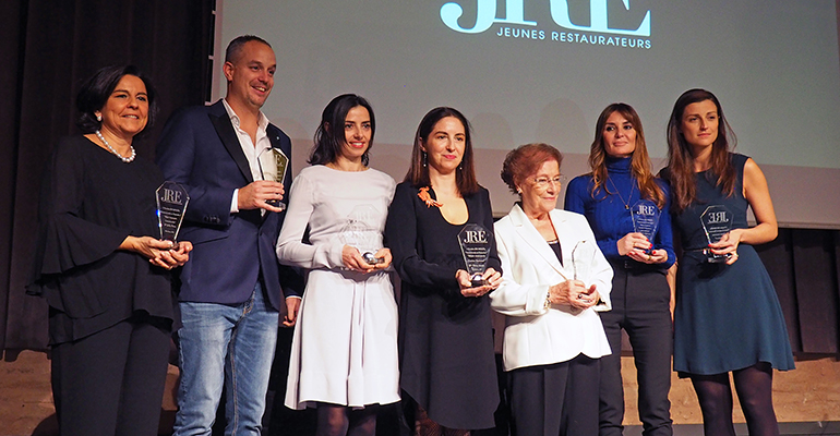 Foto de familia de las galardonadas en los premios Gastronomía en Femenino