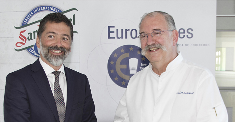 Guillermo Arrieta, de Mahou-San Miguel y presentes Pedro Subijana, Presidente de Euro-Toques en España 